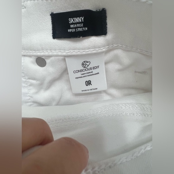 Express High Waisted White Supersoft Skinny Jeans (Size 0) - Picture 12 of 12